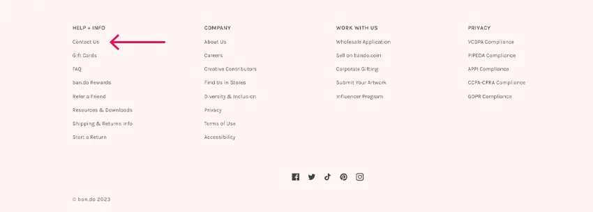 Ako pri tvorbe webstránky či eshopu efektívne umiestnenť odkaz na kontakntú stránku v pätičke webu.