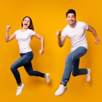 Ilustračný obrázok k článku - bežiaci muž a žena